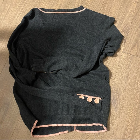 Forever 21 Grey Pink cardigan Hello Kitty, as modeled by Kendall Jenner - Picture 5 of 5